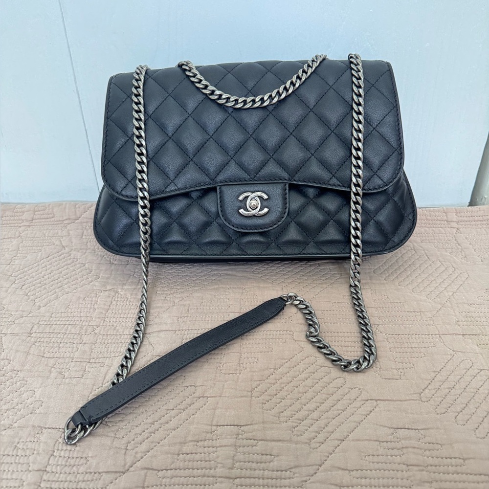 Chanel Quilted large caviar skin flap crossbody bag black gun metal hardware